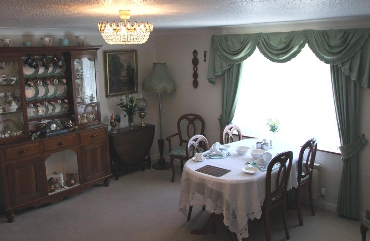 Erw-Lon Farm Bed & Breakfast Pontfaen Bagian luar foto