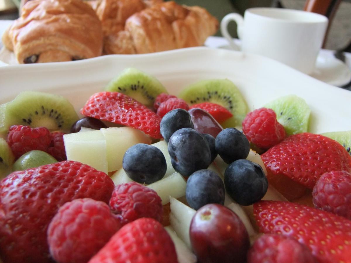 Erw-Lon Farm Bed & Breakfast Pontfaen Bagian luar foto