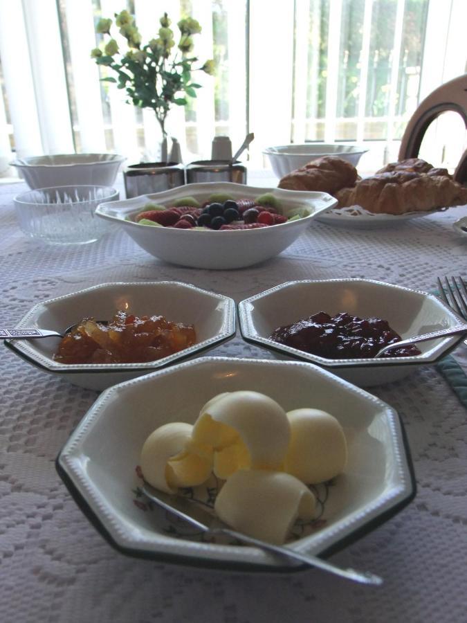 Erw-Lon Farm Bed & Breakfast Pontfaen Bagian luar foto