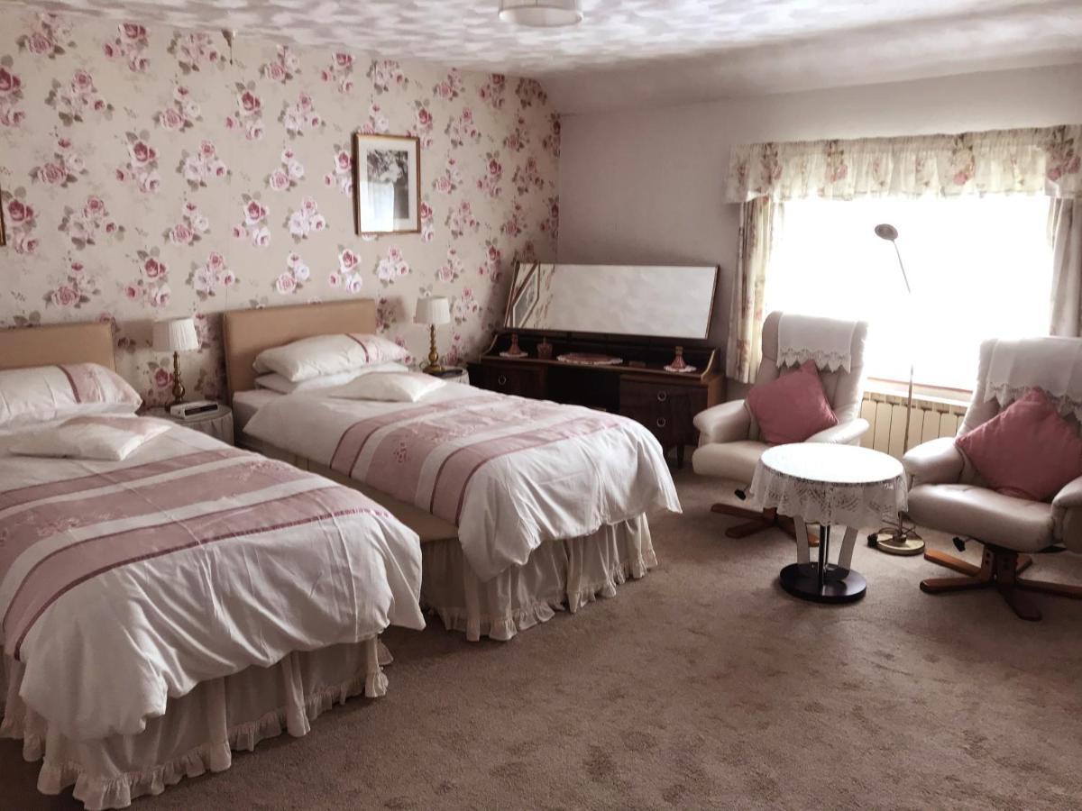 Erw-Lon Farm Bed & Breakfast Pontfaen Bagian luar foto