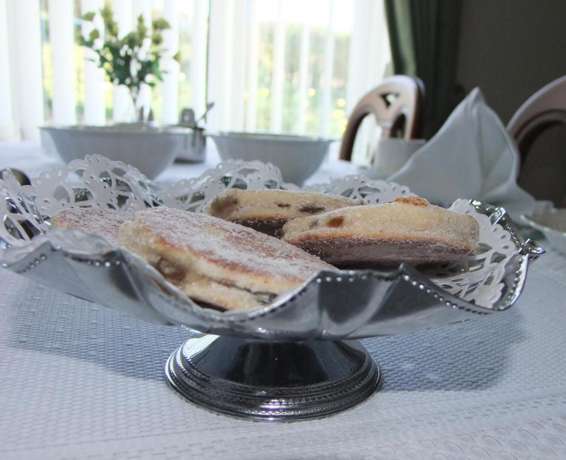 Erw-Lon Farm Bed & Breakfast Pontfaen Bagian luar foto