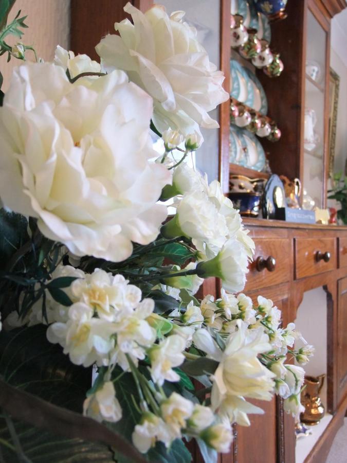 Erw-Lon Farm Bed & Breakfast Pontfaen Bagian luar foto