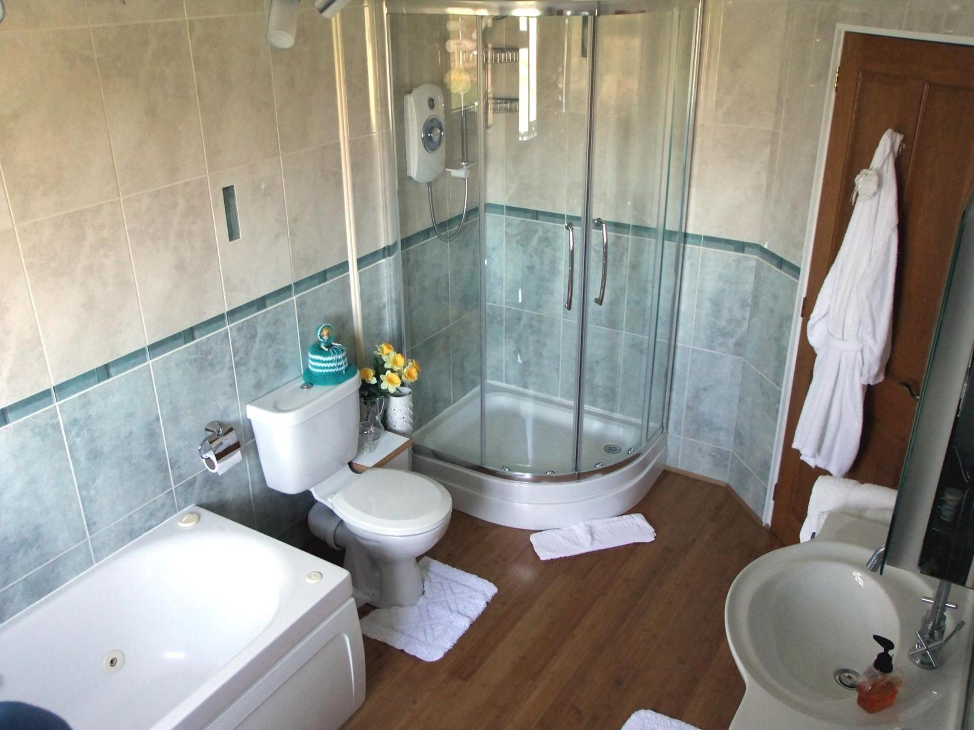 Erw-Lon Farm Bed & Breakfast Pontfaen Ruang foto