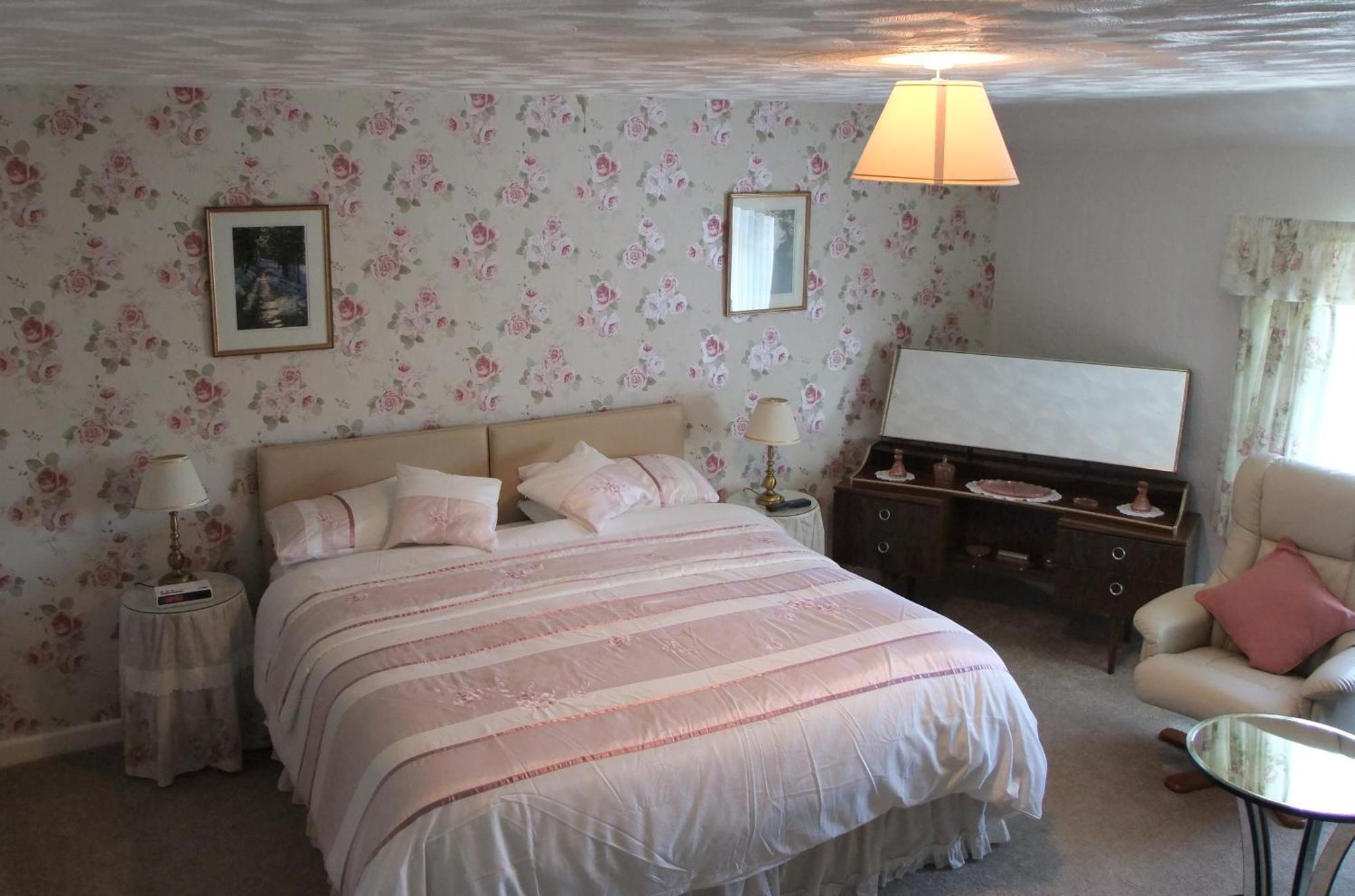 Erw-Lon Farm Bed & Breakfast Pontfaen Ruang foto