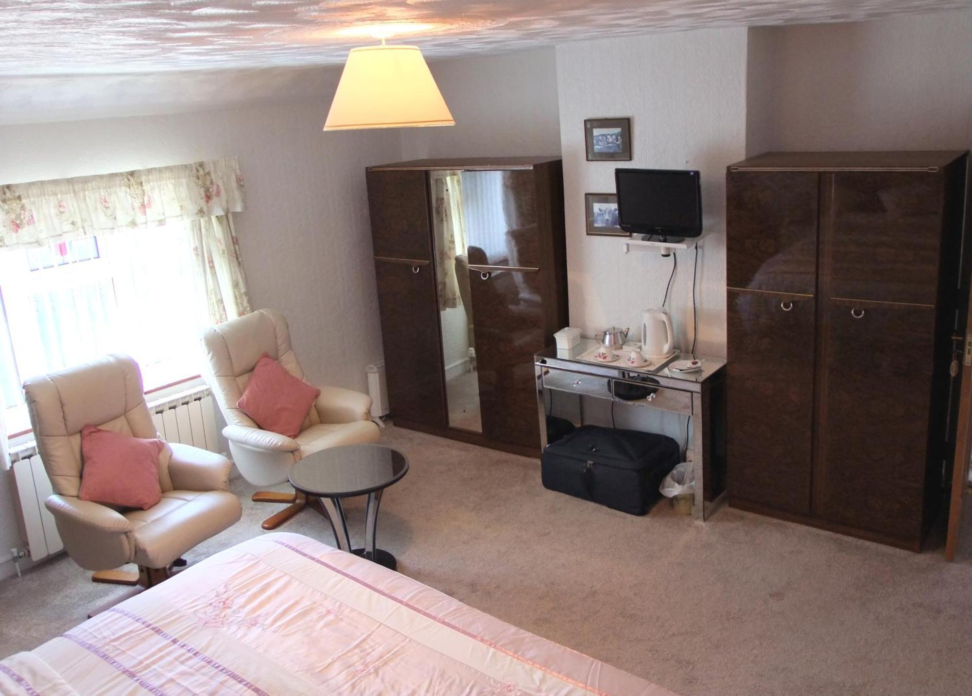 Erw-Lon Farm Bed & Breakfast Pontfaen Ruang foto